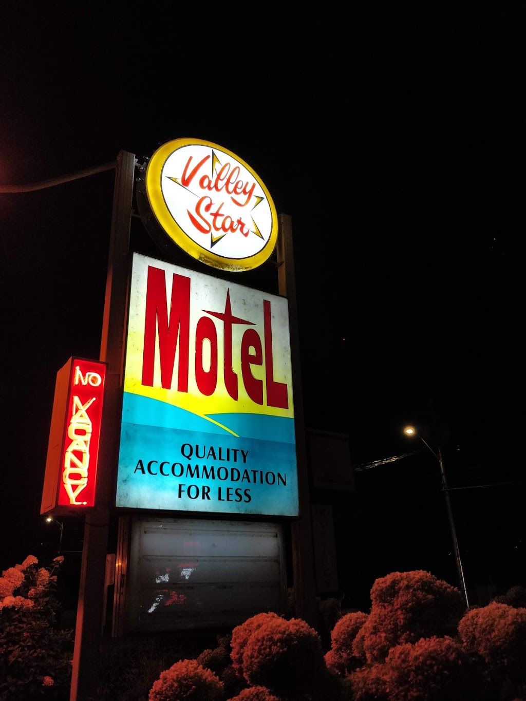Valley Star Motel | 3455 Skaha Lake Rd, Penticton, BC V2A 6G6, Canada | Phone: (250) 492-7205