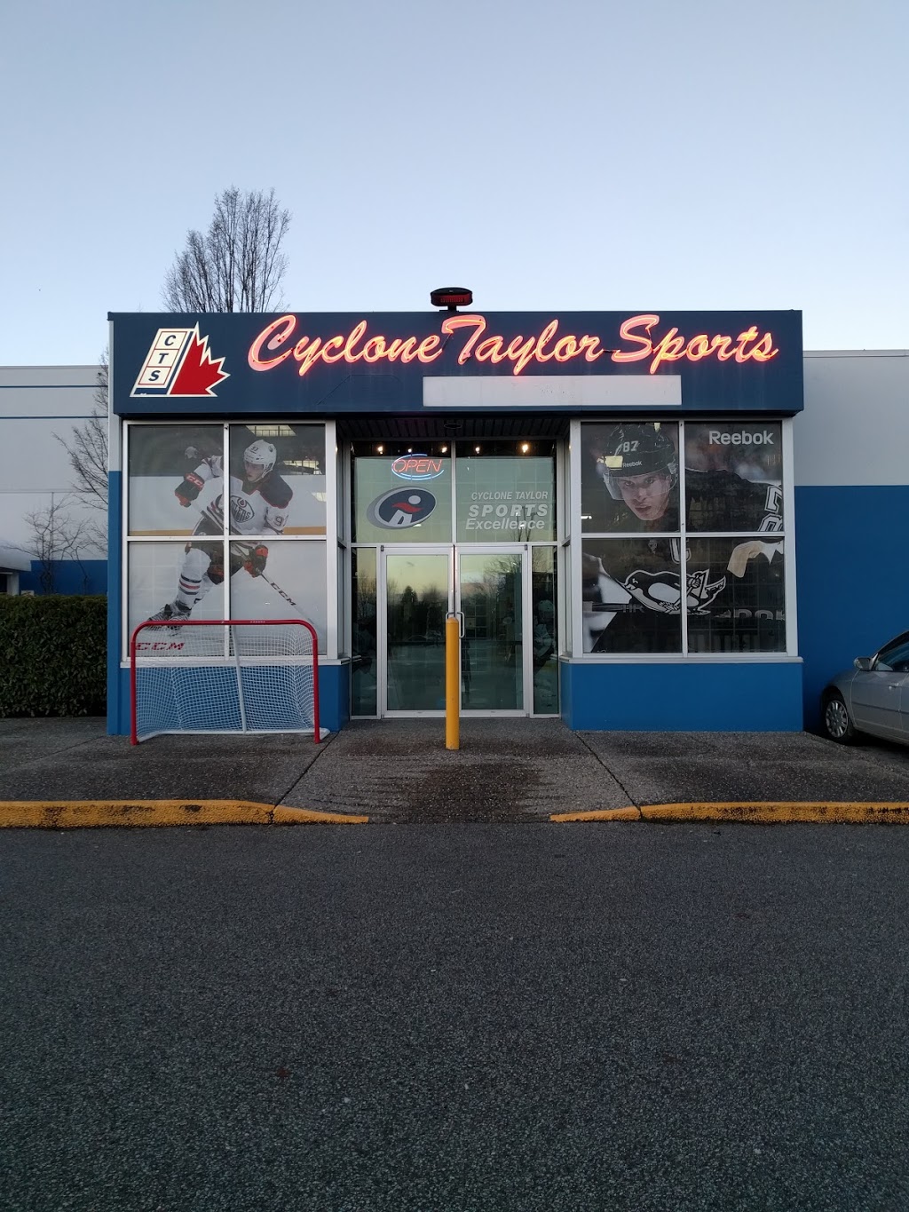 Cyclone Taylor Sports | 14140 Triangle Rd, Richmond, BC V6W 1B1, Canada | Phone: (604) 448-1748