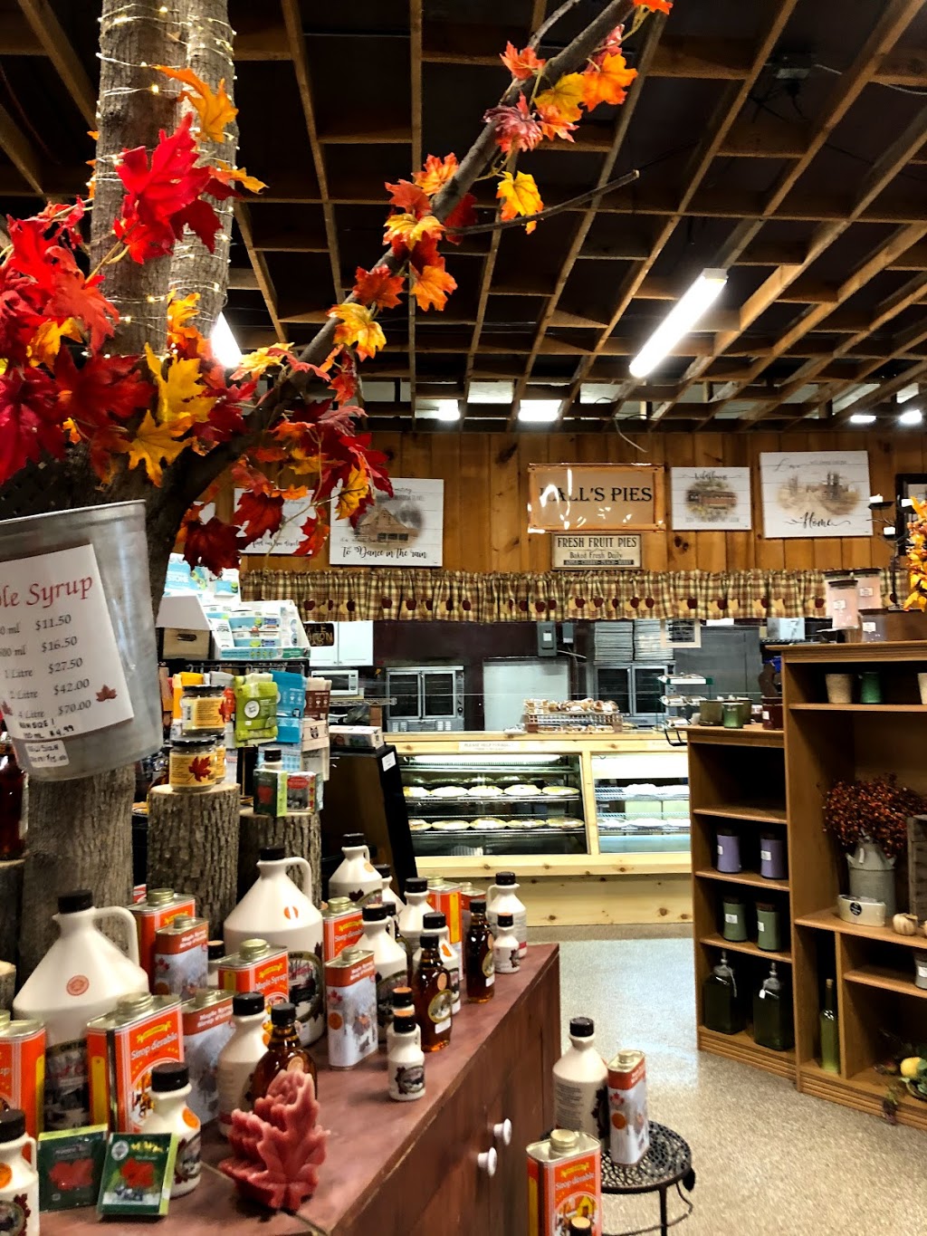 Halls Apple Market | 2930 Concession 2 Rd, Brockville, ON K6V 5T1, Canada | Phone: (613) 342-6320