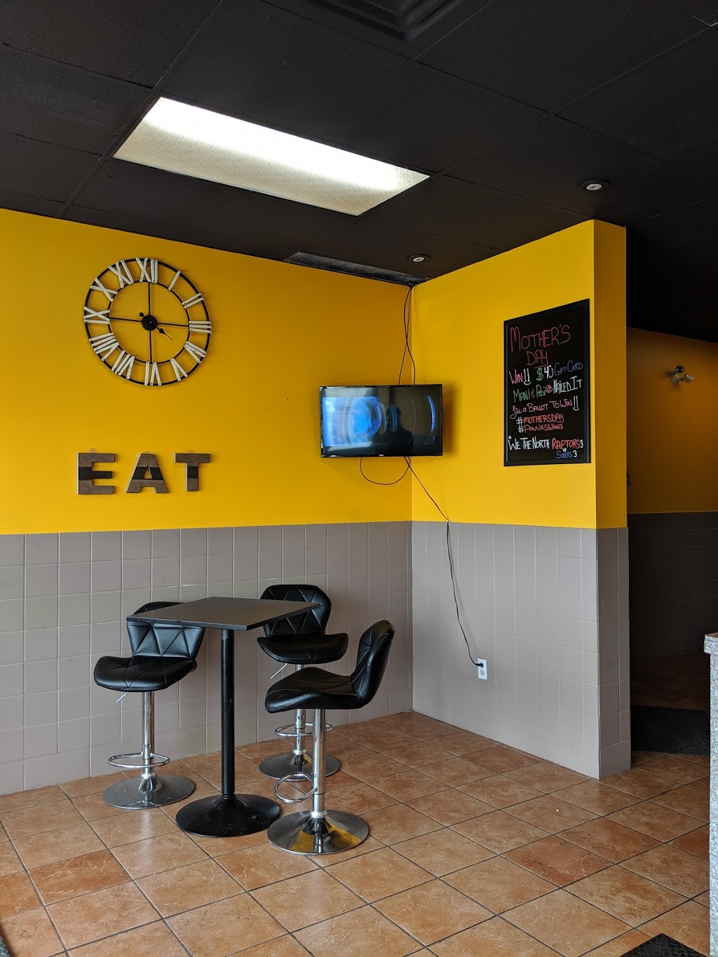 Paulies Wings & Donairs | 30 Rymal Rd E, Hamilton, ON L9B 1T7, Canada | Phone: (905) 574-5757