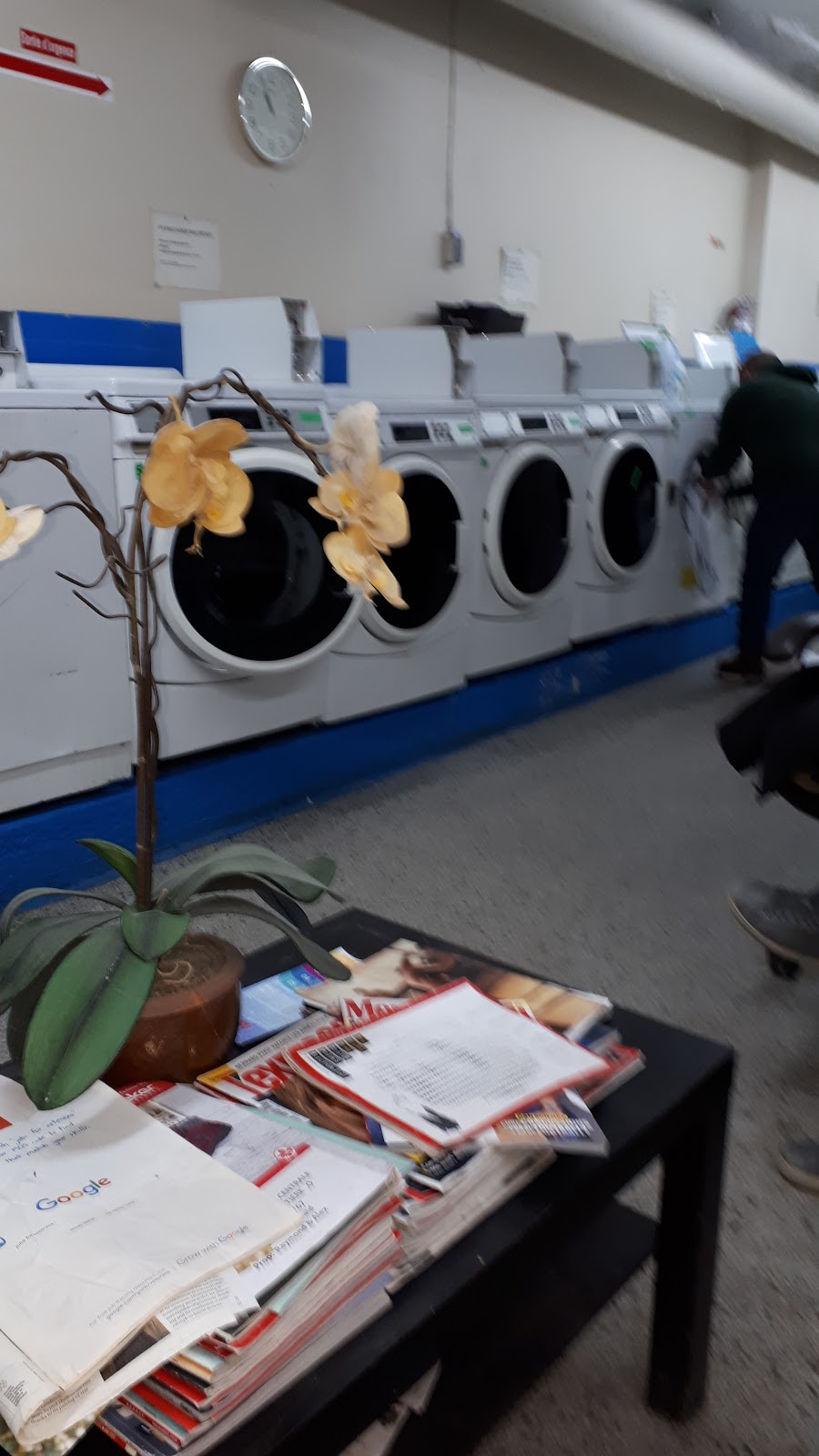 Buanderie du Parc (Laundromat) | 3486 Av du Parc, Montréal, QC H2X 2H7, Canada | Phone: (514) 903-4352