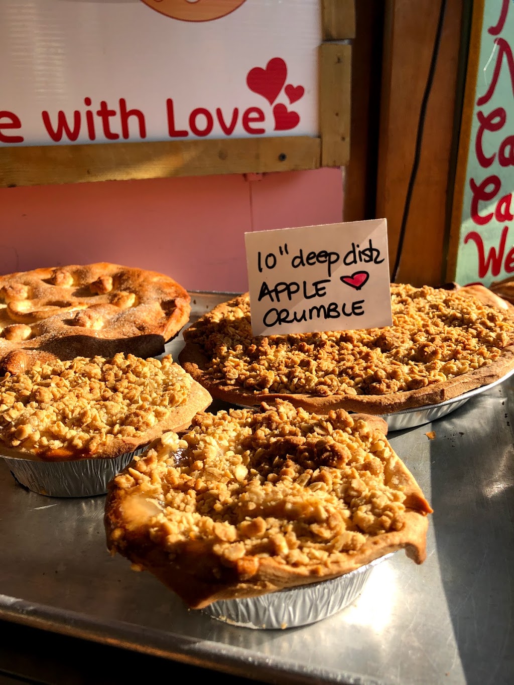 Sweet Trolley Bakery | 3056 Dundas St W, Toronto, ON M6P 1Z7, Canada | Phone: (416) 762-1487
