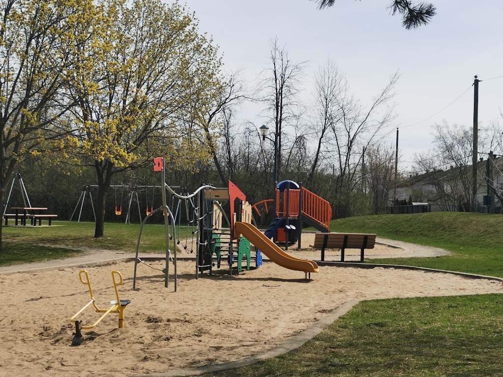 Centre de la Petite Enfance Harmonie Soleil | 2400 Av. de la Volière, Laval, QC H7L 4B6, Canada | Phone: (450) 963-2519