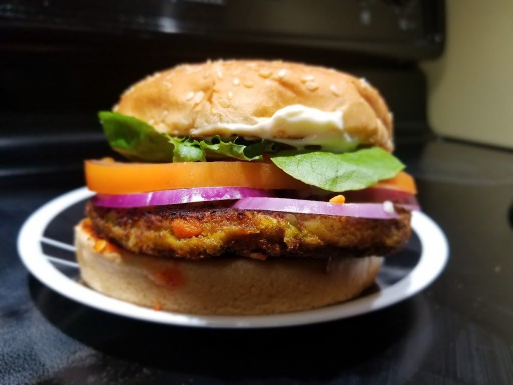 Big Town Burgers | 680 Bank St, Ottawa, ON K1S 3T9, Canada | Phone: (613) 700-8041