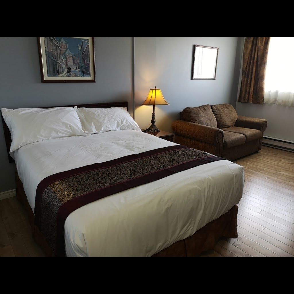 EconoHotel | 208 Route du Président-Kennedy, Lévis, QC G6V 9J6, Canada | Phone: (418) 837-8841
