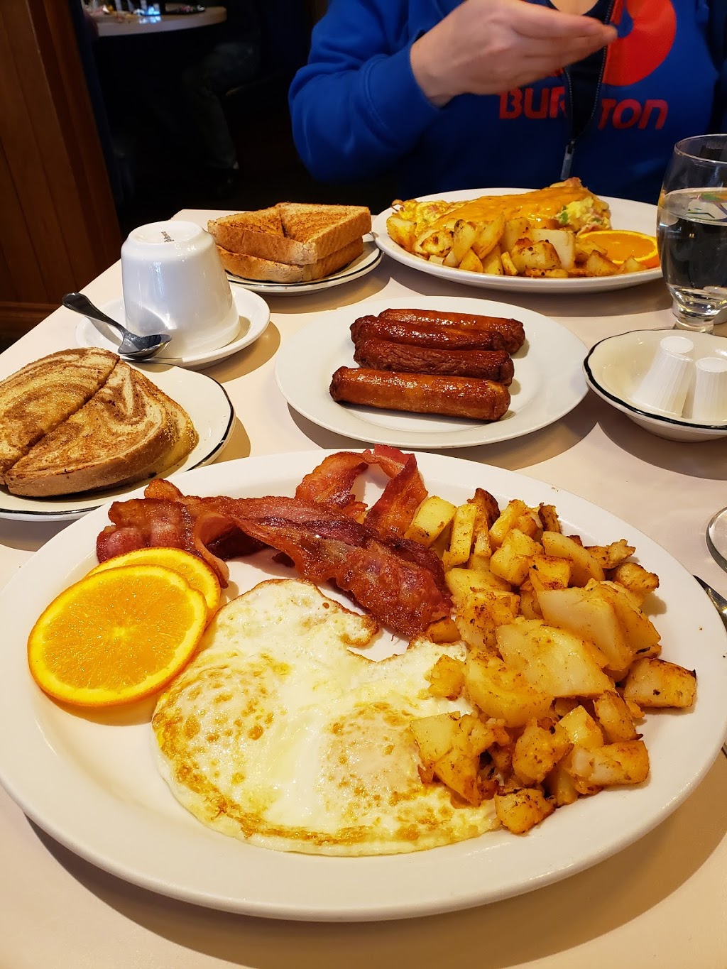 Demetres Family Eatery | 1100 Ontario St, Stratford, ON N5A 6W6, Canada | Phone: (519) 272-0755