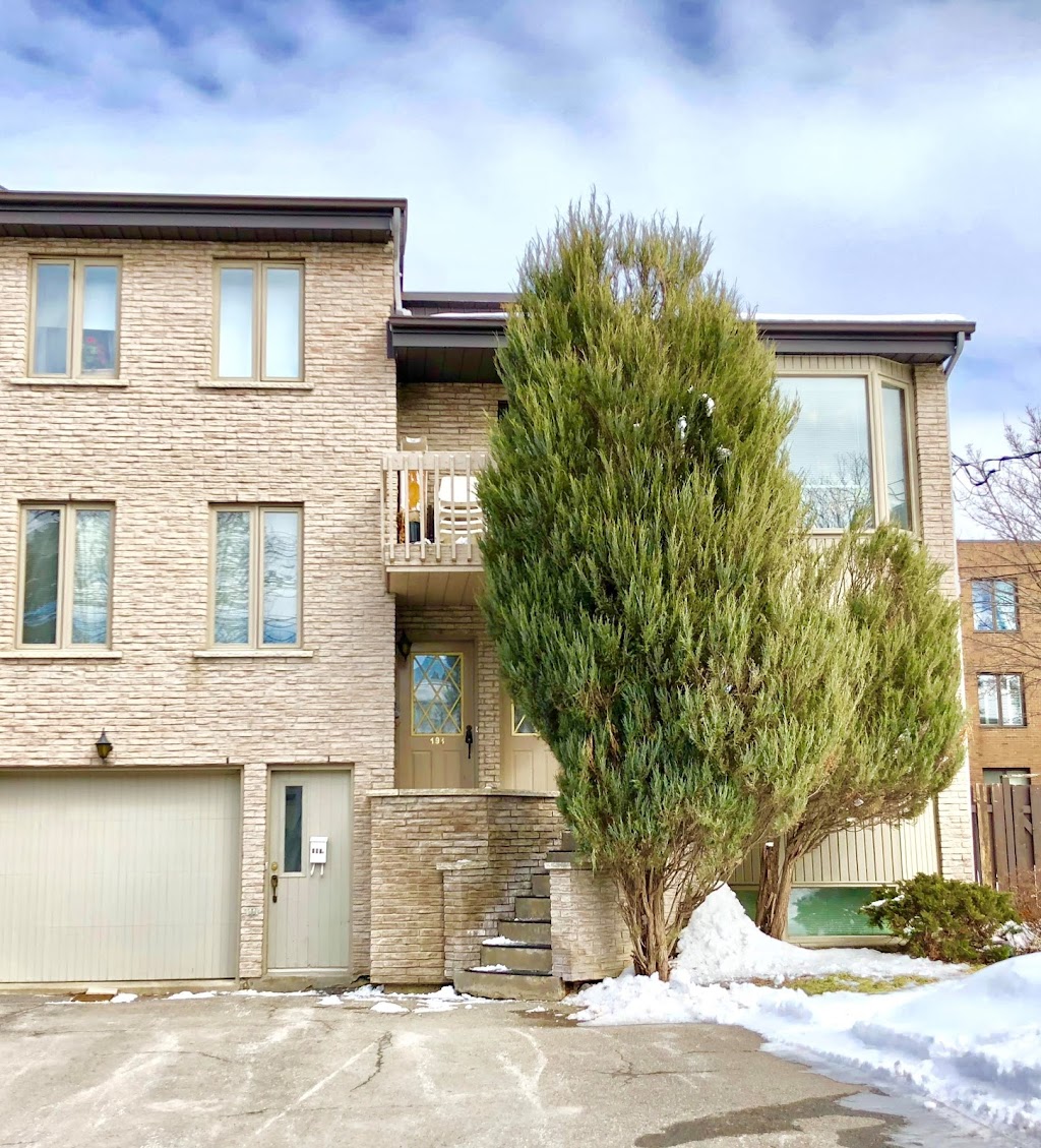 West Island Realty | 263C Boul. Saint-Jean, Pointe-Claire, QC H9R 3J1, Canada | Phone: (514) 928-4663