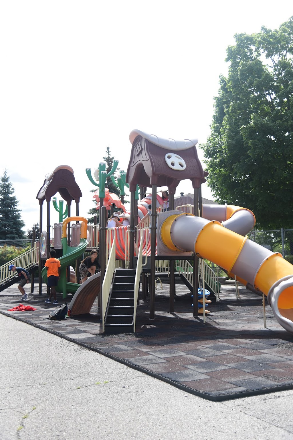 Camp de jour Edphy International Beaubois | 4901 Rue du Collège - Beaubois, Pierrefonds, QC H8Y 3T4, Canada | Phone: (450) 435-6668
