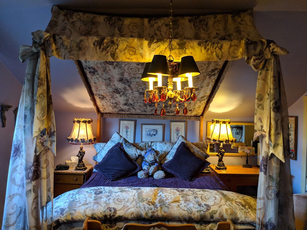Clairs Boutique Hotel | 4919 48 Ave, Delta, BC V4K 1V4, Canada | Phone: (604) 940-8867