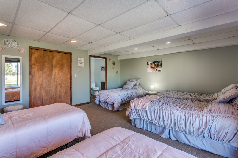 Solitude Inn on the Green | 5804 Flinchbaugh Rd, Kimball, MI 48074, USA | Phone: (810) 982-3673
