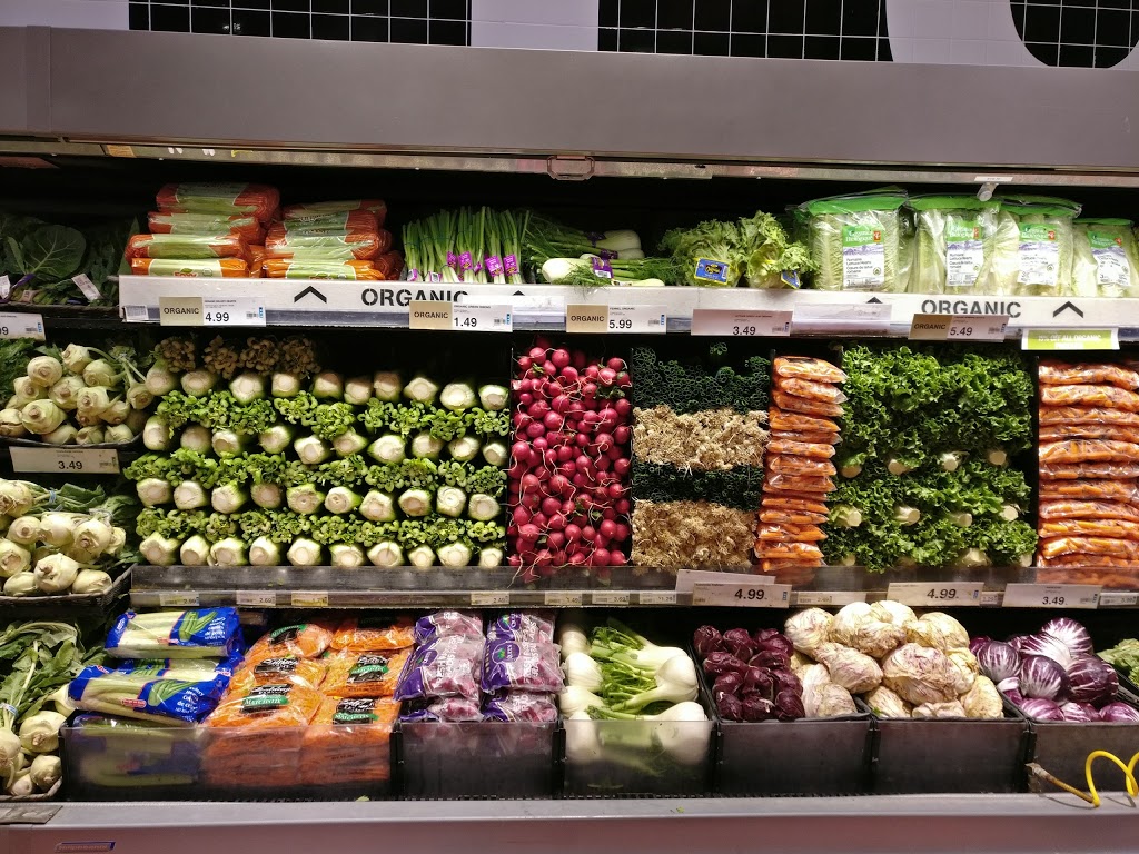 Loblaws | 472 Bayfield St, Barrie, ON L4M 5A2, Canada | Phone: (705) 735-6689