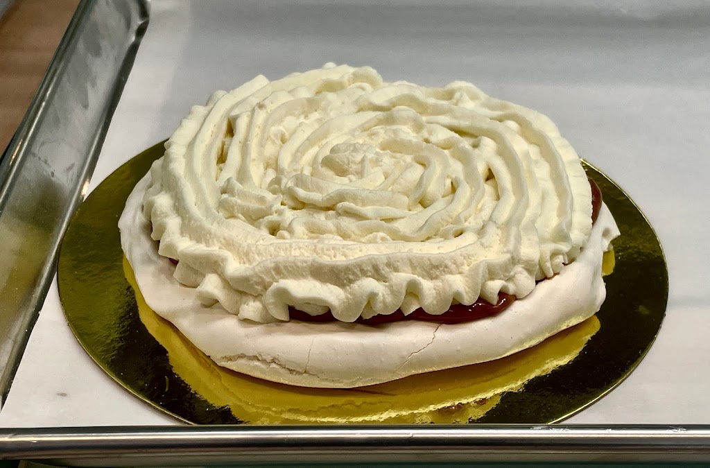 Sainte Marie Pâtisserie | 552-D Bd Beaconsfield, Beaconsfield, QC H9W 4E2, Canada | Phone: (514) 695-5698