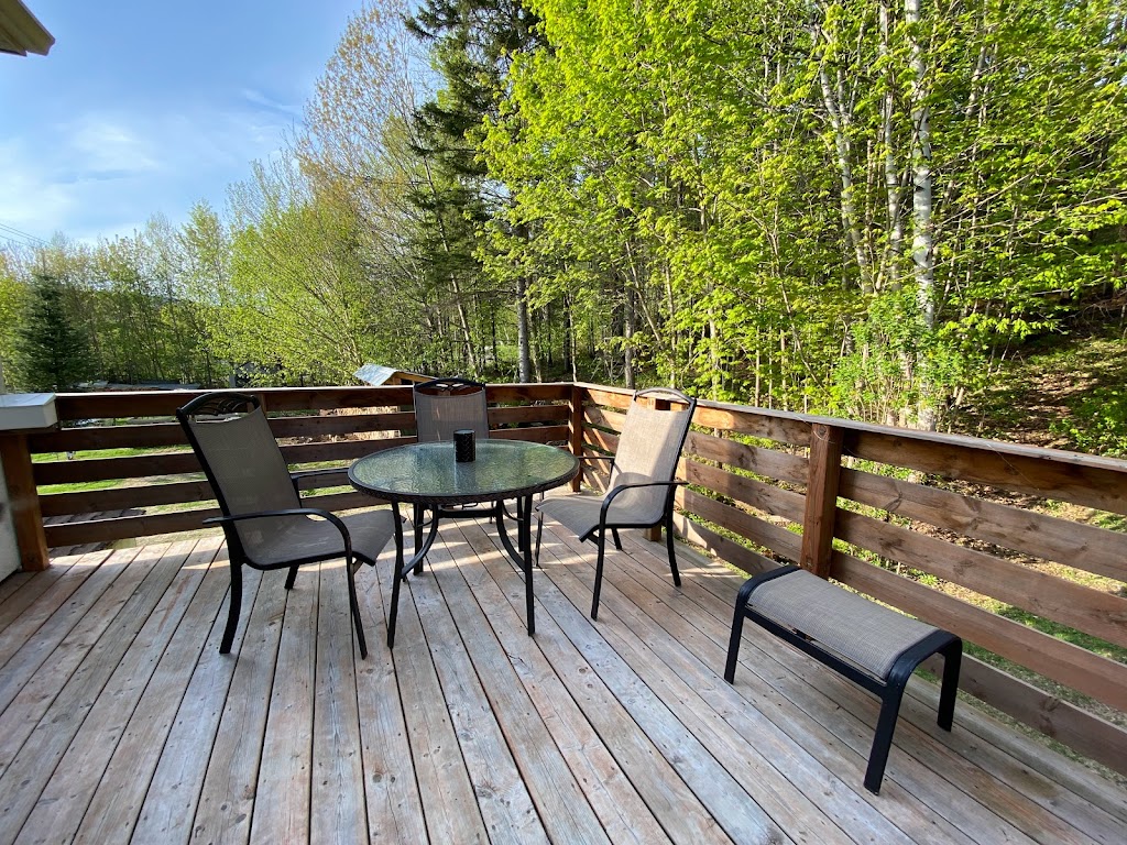 Chalet à louer avec Spa - St-Gabriel-de-Valcartier | 1398 5e Av, Saint-Gabriel-de-Valcartier, QC G0A 4S0, Canada | Phone: (418) 573-1046