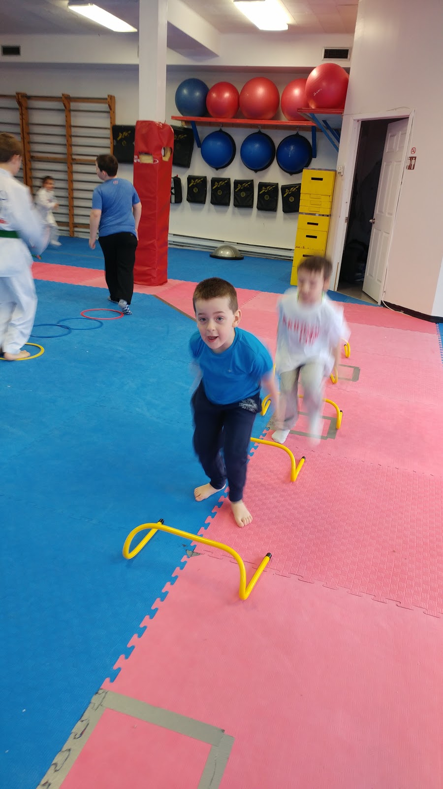 HLD TAEKWONDO CA | 5144 QC-132, Sainte-Catherine, QC J5C 1L8, Canada | Phone: (450) 638-6584