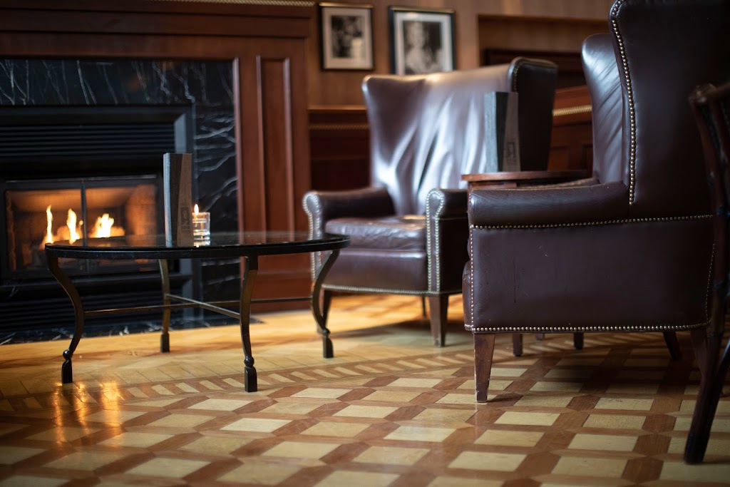 Divas Cocktail Bar | 300 Mountain Ave, Banff, AB T1L 1J2, Canada | Phone: (403) 762-3356