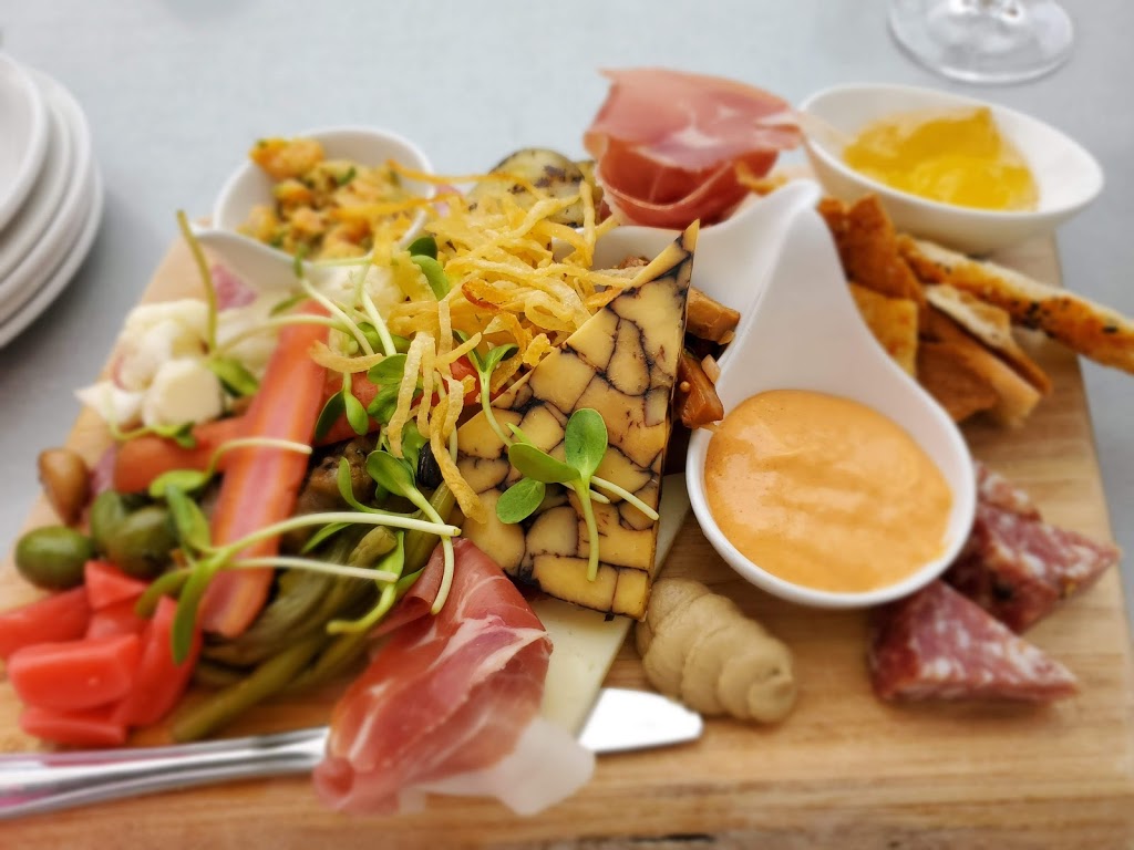 Luckett Vineyards | 1293 Grand Pré Rd, Wolfville, NS B4P 2R3, Canada | Phone: (902) 542-2600