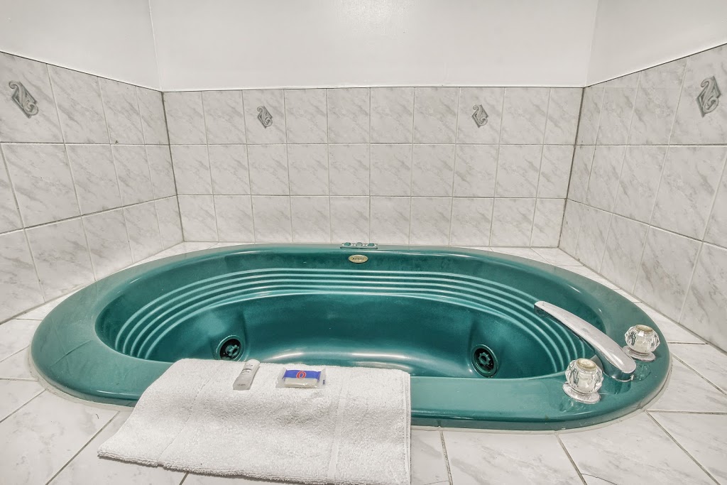 Motel 6 Windsor, ON | 2000 Huron Church Rd, Windsor, ON N9C 2L5, Canada | Phone: (519) 966-8811