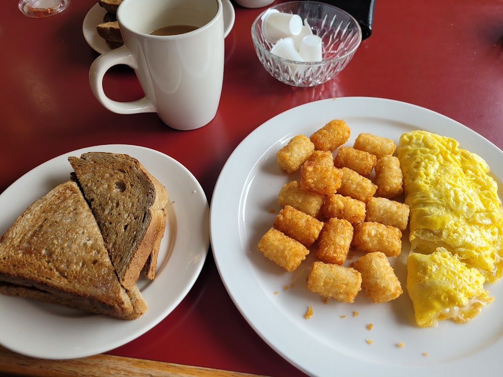 Rikos Radium Family Restaurant | 7513 Main St W, Radium Hot Springs, BC V0A 1M0, Canada | Phone: (250) 347-2701