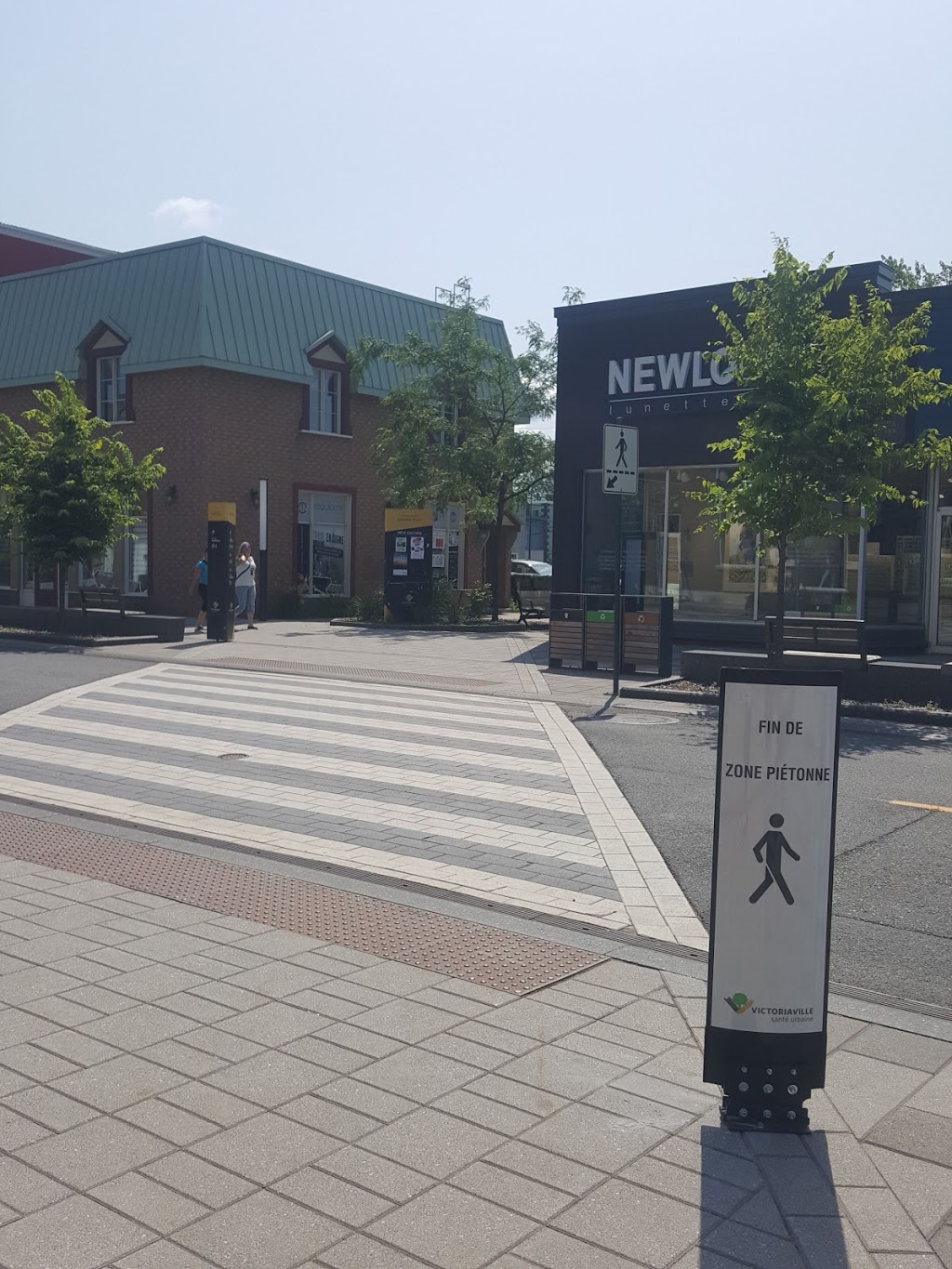 Parc with benches | 2 Rue K, Victoriaville, QC G6P 3Z5, Canada