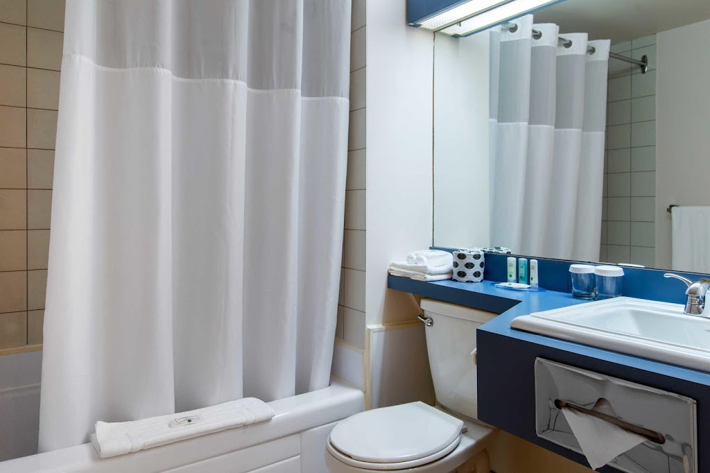 Quality Hotel Centre de Congrès | 725 Boulevard du Séminaire N, Saint-Jean-sur-Richelieu, QC J3B 8H1, Canada | Phone: (450) 348-7376