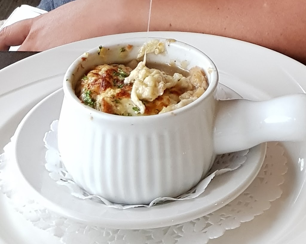 Batifol Bar & Grill | 3401 Boulevard Sainte-Anne, Québec, QC G1E 3L4, Canada | Phone: (418) 666-5141