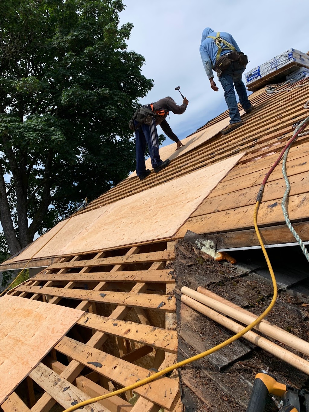 J canadian roofing | 6368 133b St, Surrey, BC V3X 1L5, Canada | Phone: (778) 681-1571