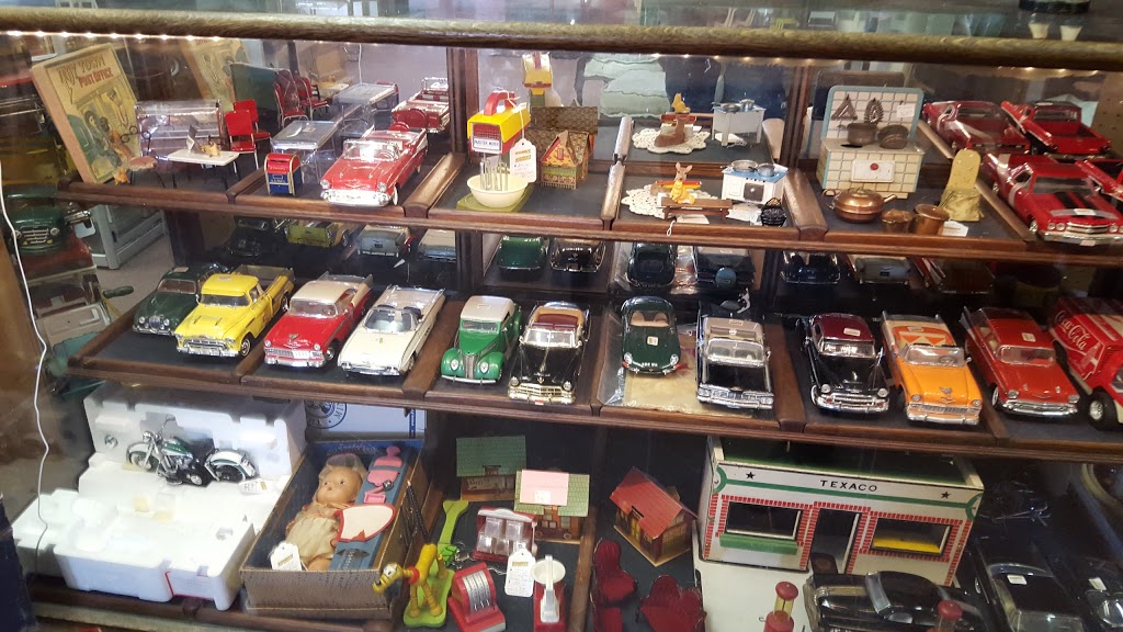 Almonte Antiques & Collectibles | 26 Mill St, Almonte, ON K0A 1A0, Canada | Phone: (613) 256-1512