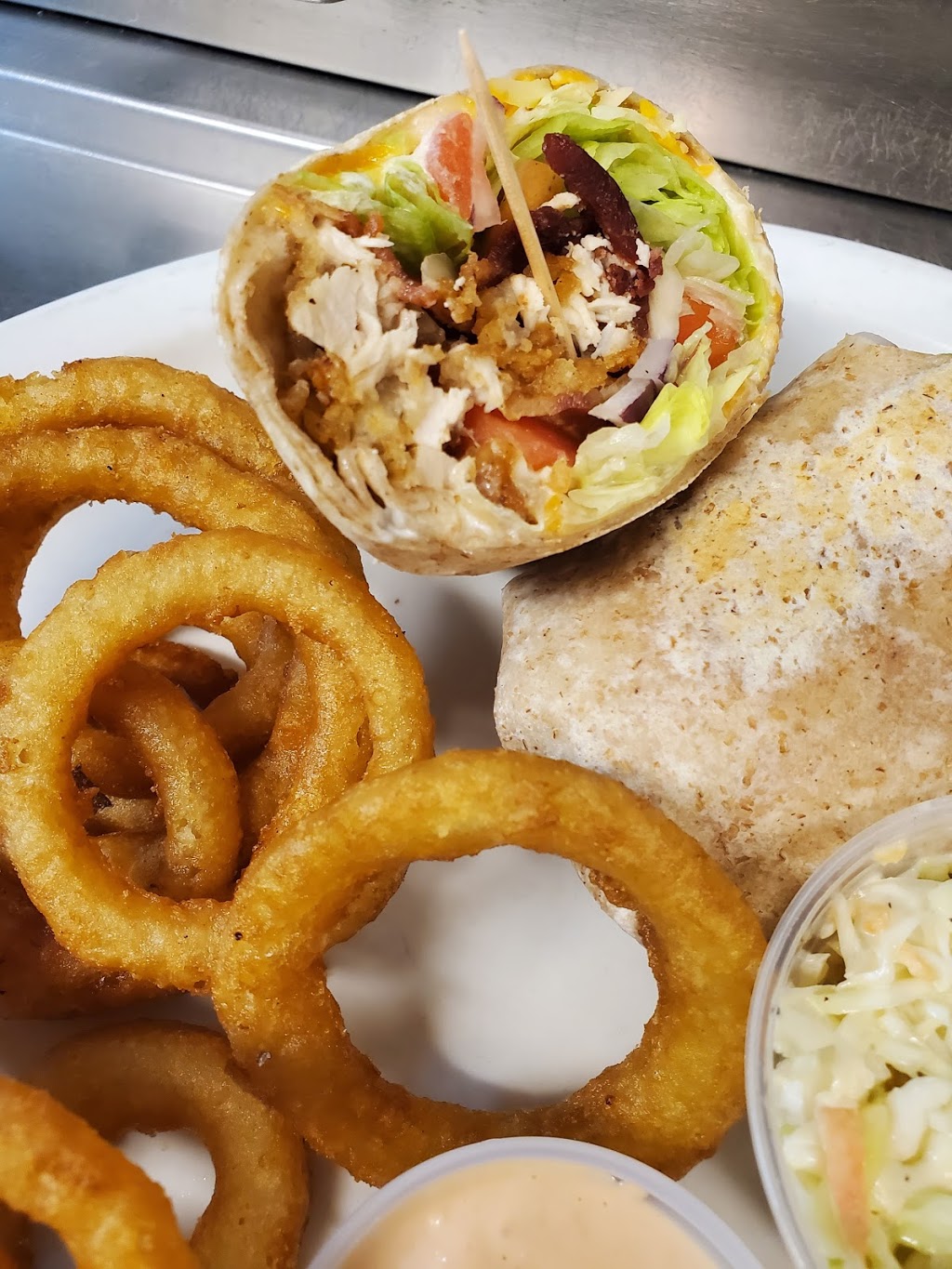La Jonction Restaurant | 2 Rue Mclellan, Campbells Bay, QC J0X 1K0, Canada | Phone: (873) 863-8383