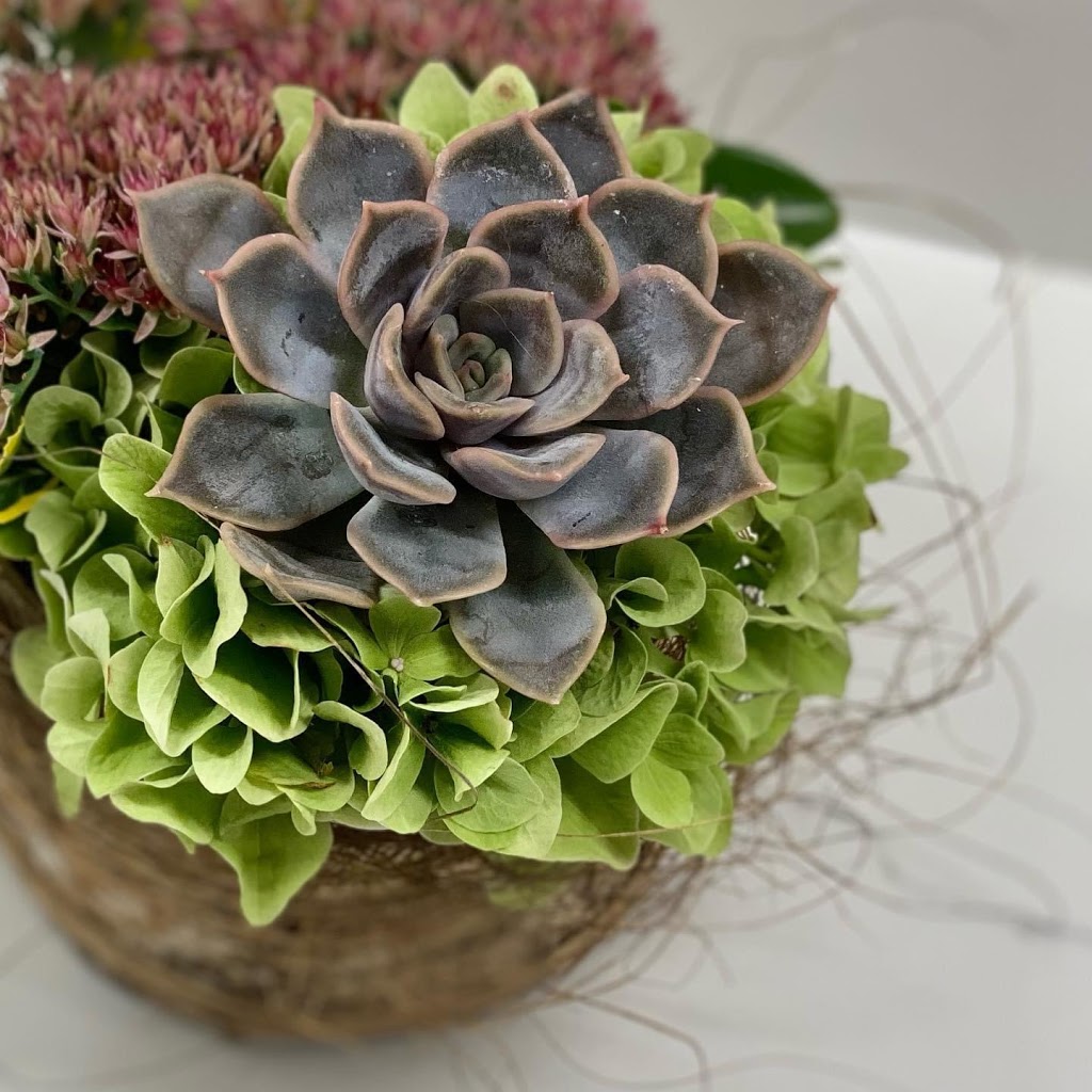 Floral Design For Events & Weddings- Ellie Art & Design | 228 Burgess Crescent, Newmarket, ON L3X 2V1, Canada | Phone: (647) 648-5348