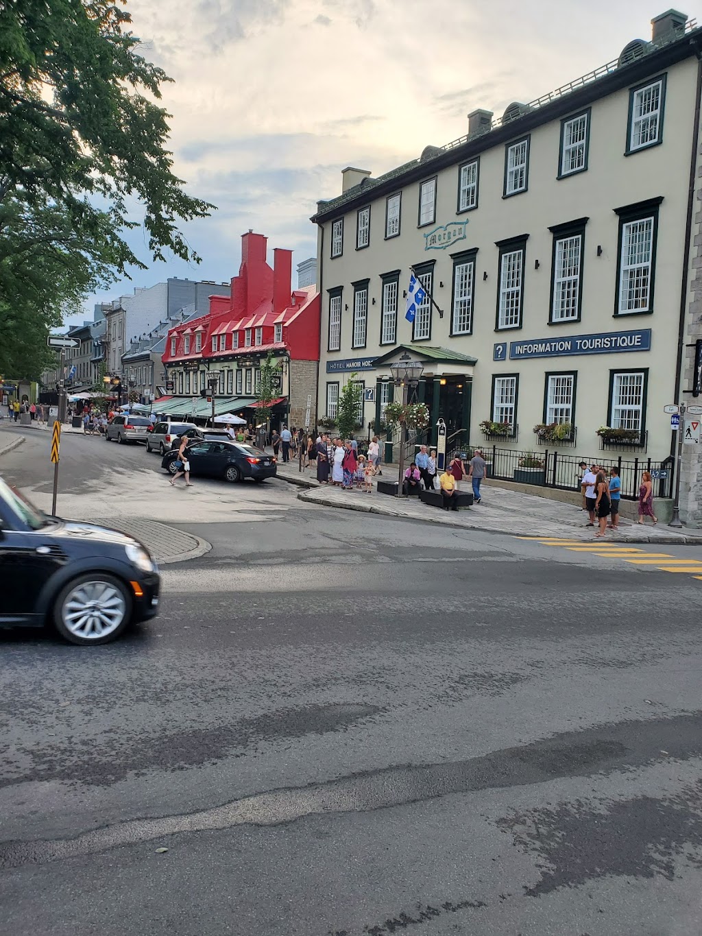 Canada Post | 5 Rue du Fort, Québec, QC G1R 2J0, Canada | Phone: (418) 694-6103