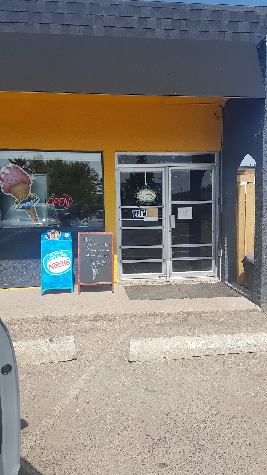 Honey Bee Ice Cream | 5 Fir St, Red Deer, AB T4N 4Y1, Canada | Phone: (403) 986-3001