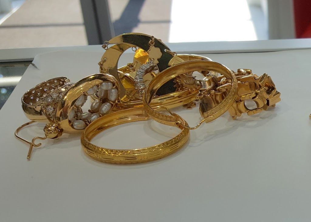 The Gold King | 10211 Keele St, Maple, ON L6A 3Y9, Canada | Phone: (905) 832-1777