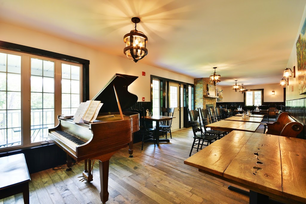 Auberge le Havre Sutton Art Gallery & Bar | 435 Rue Maple, Sutton, QC J0E 2K0, Canada | Phone: (450) 538-7417