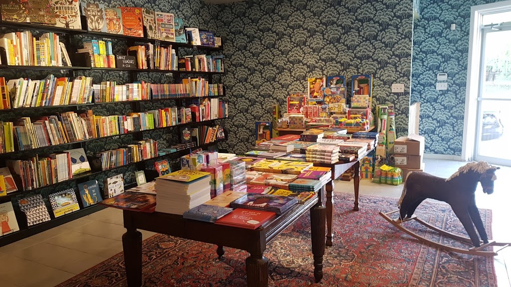 Queen Books | 914 Queen St E, Toronto, ON M4M 1J5, Canada | Phone: (416) 778-5053