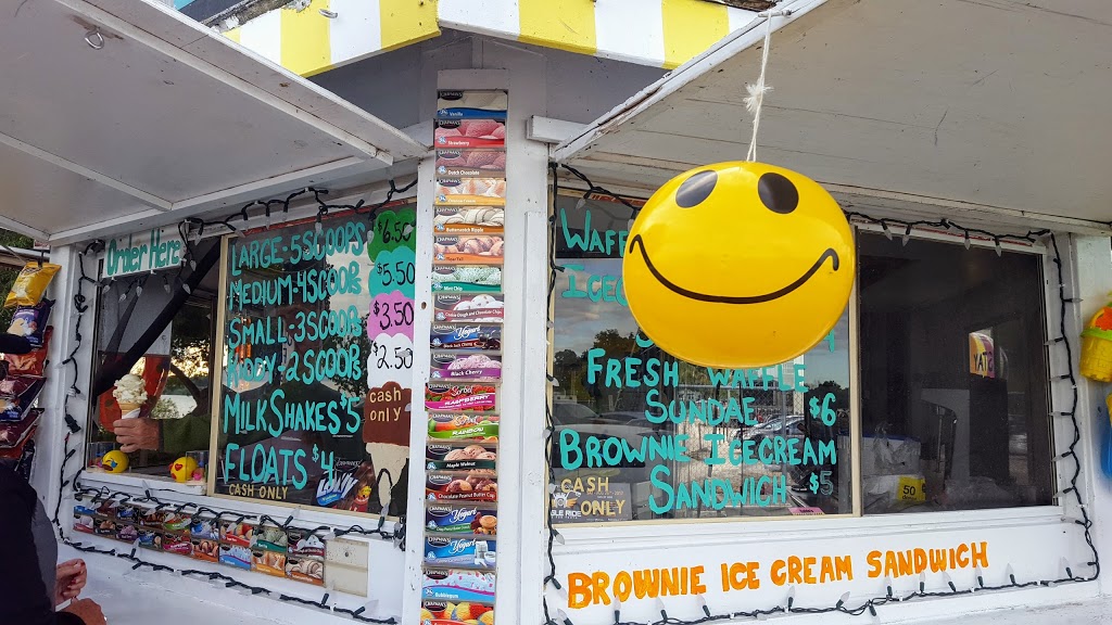 Woodys Waffles & Ice Cream | 13 Harbour St, Port Dover, ON N0A 1N0, Canada | Phone: (519) 410-1785