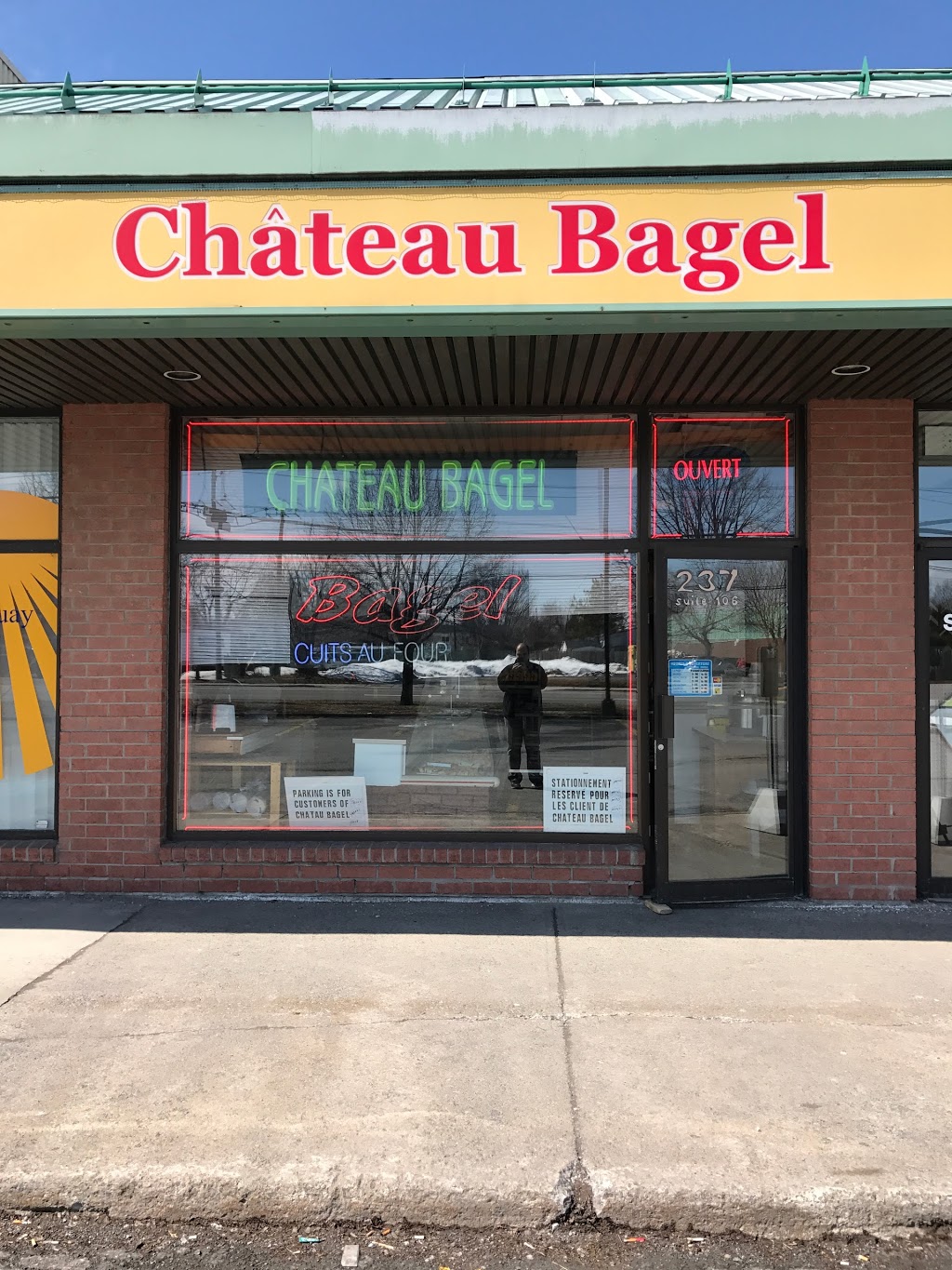 Chateau Bagel | 237 Boulevard Saint -Jean-Baptiste suite 106, Châteauguay, QC J6K 3C3, Canada | Phone: (450) 699-0311