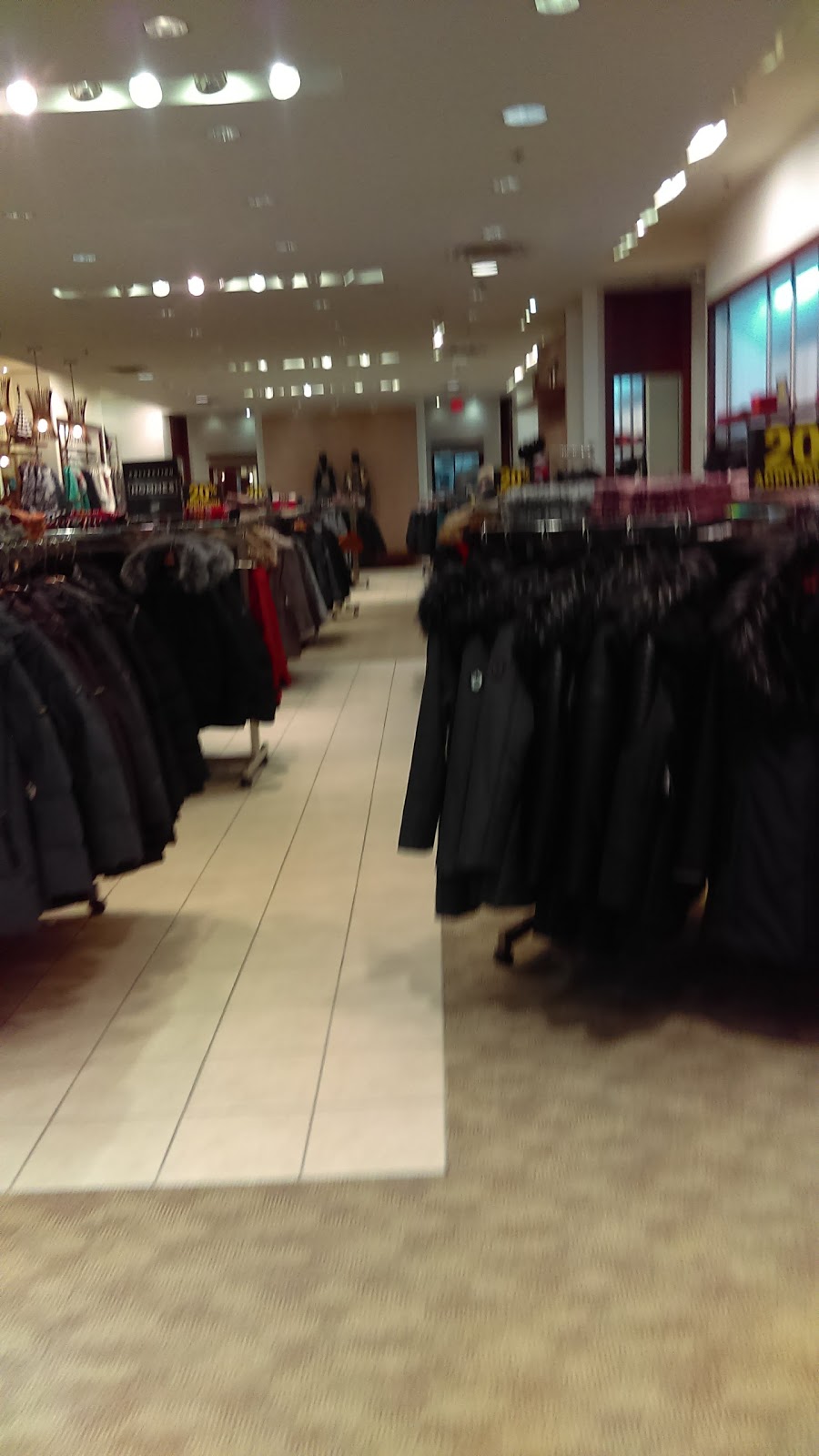 Manteaux Manteaux | Carrefour Richelieu, 600 Rue Pierre-Caisse, Saint-Jean-sur-Richelieu, QC J3A 1M1, Canada | Phone: (450) 376-1698