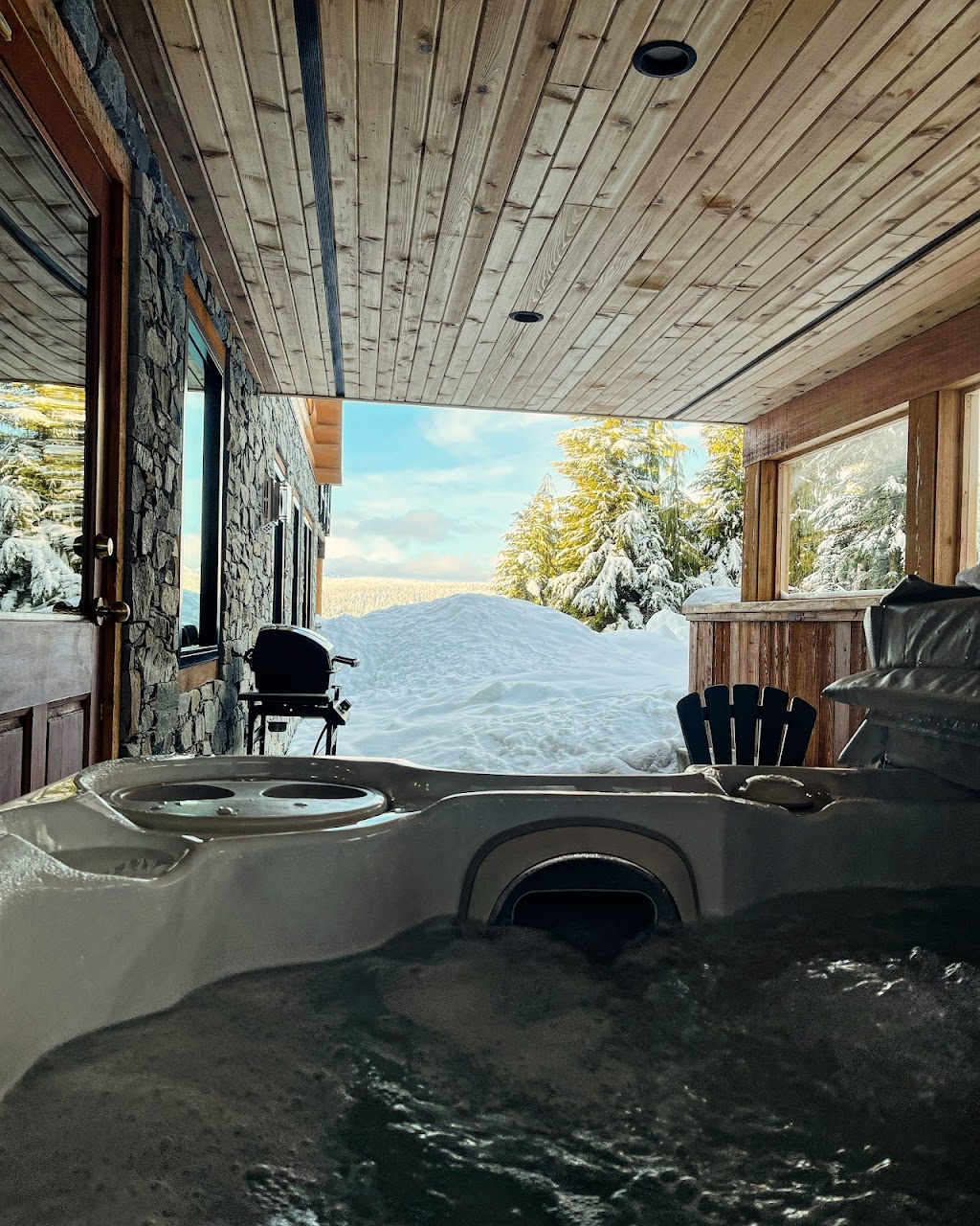 Cona Vacation Getaways | 5273 Anderson Rd, Courtenay, BC V9J 1S7, Canada | Phone: (250) 871-8807