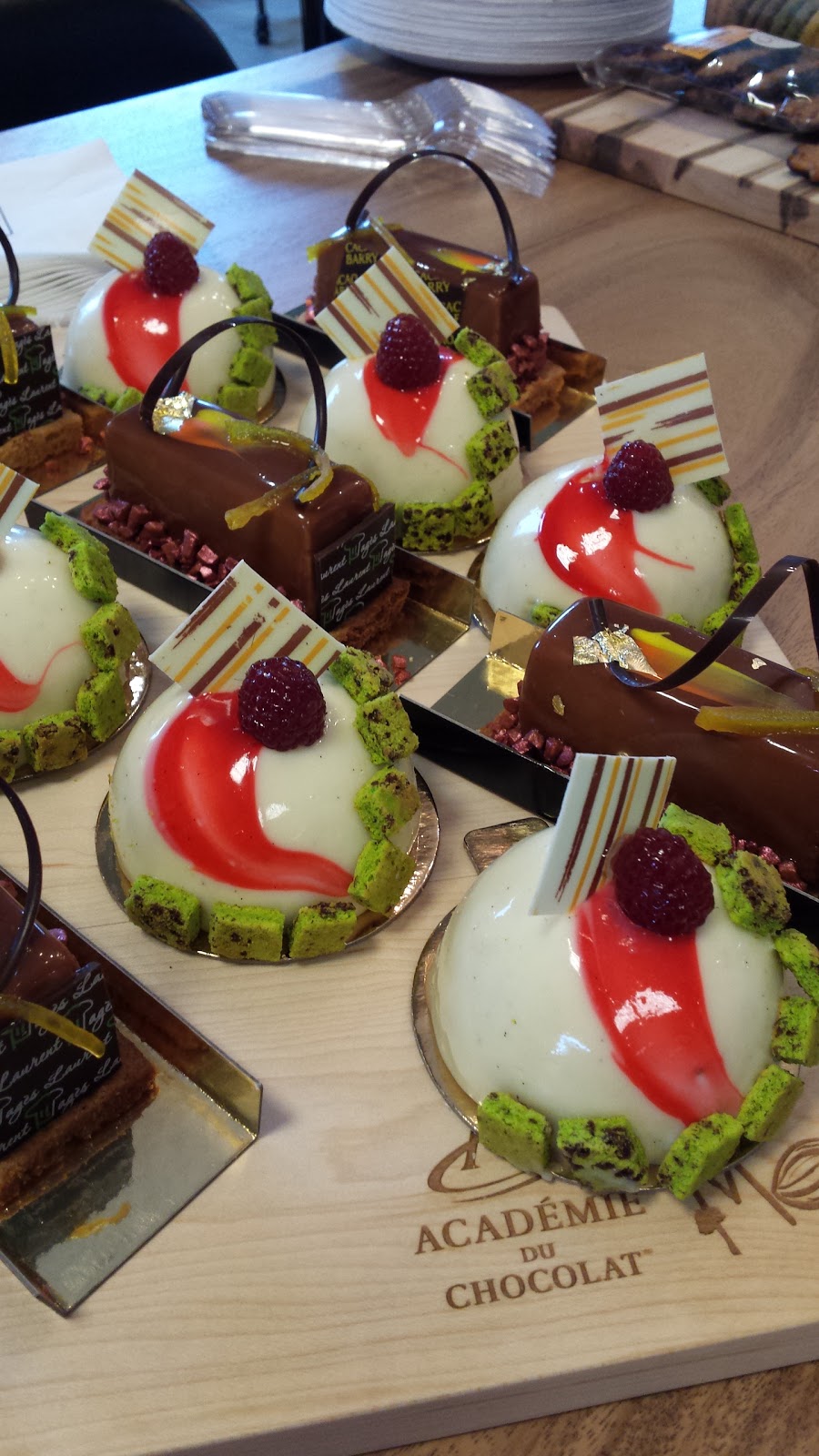 Académie du Chocolat™ - Chocolate Academy™ | 4850 Rue Molson, Montréal, QC H1Y 3J8, Canada | Phone: (855) 619-8676