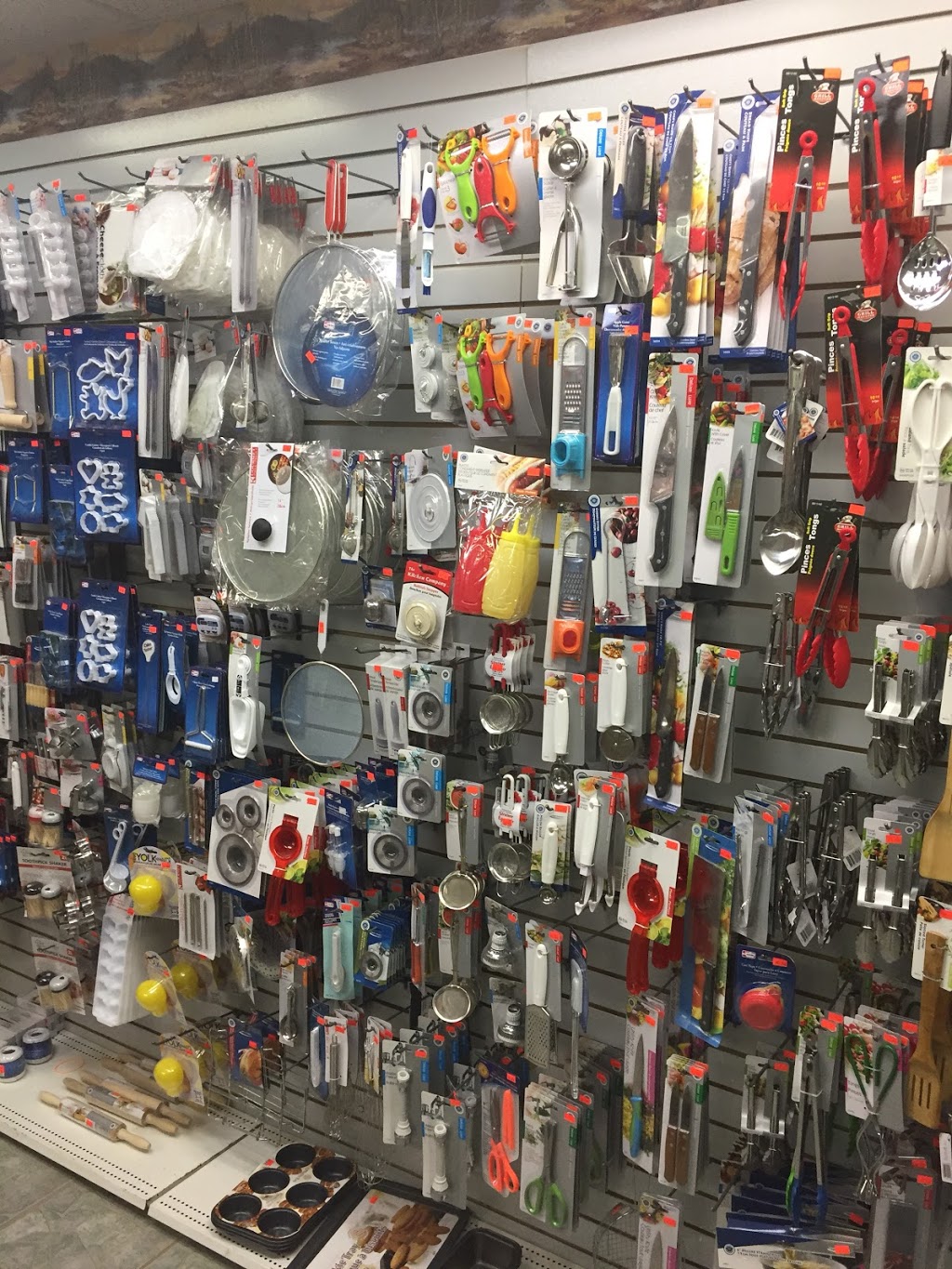 Super Dollar Plus | 333 Victoria St N, Tweed, ON K0K 3J0, Canada | Phone: (613) 478-9811