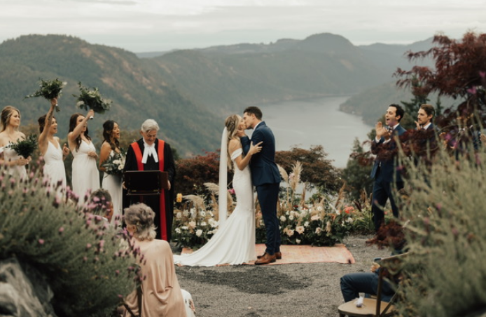 Bespoke Blossoms | 2616 Bridge St, Victoria, BC V8T 4S9, Canada | Phone: (250) 382-0243