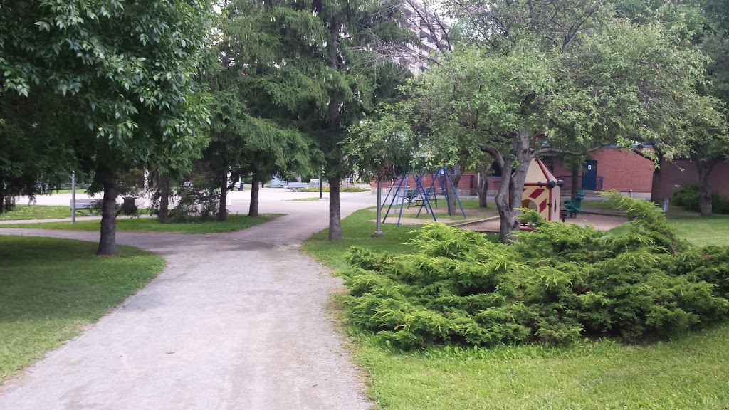 Parc Aimé-Caron | 700 Rue Muir, Saint-Laurent, QC H4L 5N5, Canada | Phone: (514) 855-6123