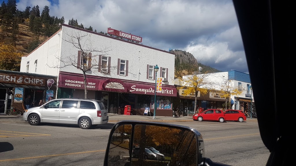 Sunnyside Market | 5854 Beach Ave, Peachland, BC V0H 1X7, Canada | Phone: (250) 767-2361