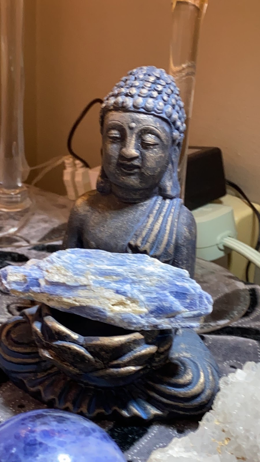 Miss Kitty 905 Crystals | Broadway Ave, Hamilton, ON L8S 2V9, Canada | Phone: (905) 921-5495