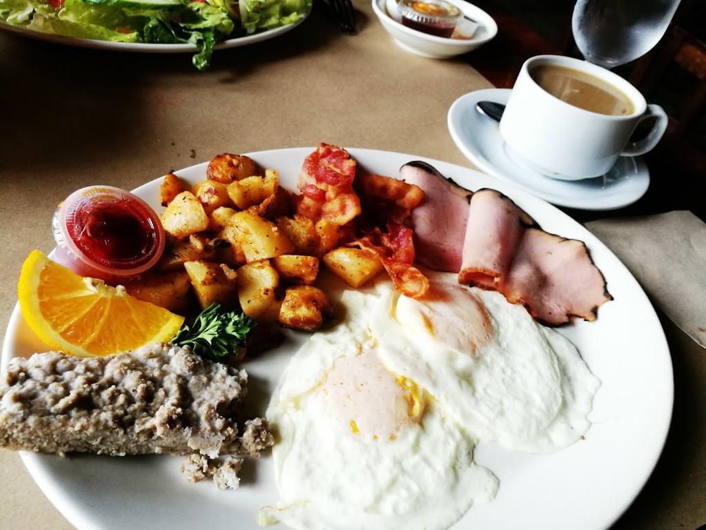 RESTAURANT AU PETIT POUCET | 1030 QC-117, Val-David, QC J0T 2N0, Canada | Phone: (819) 322-2246