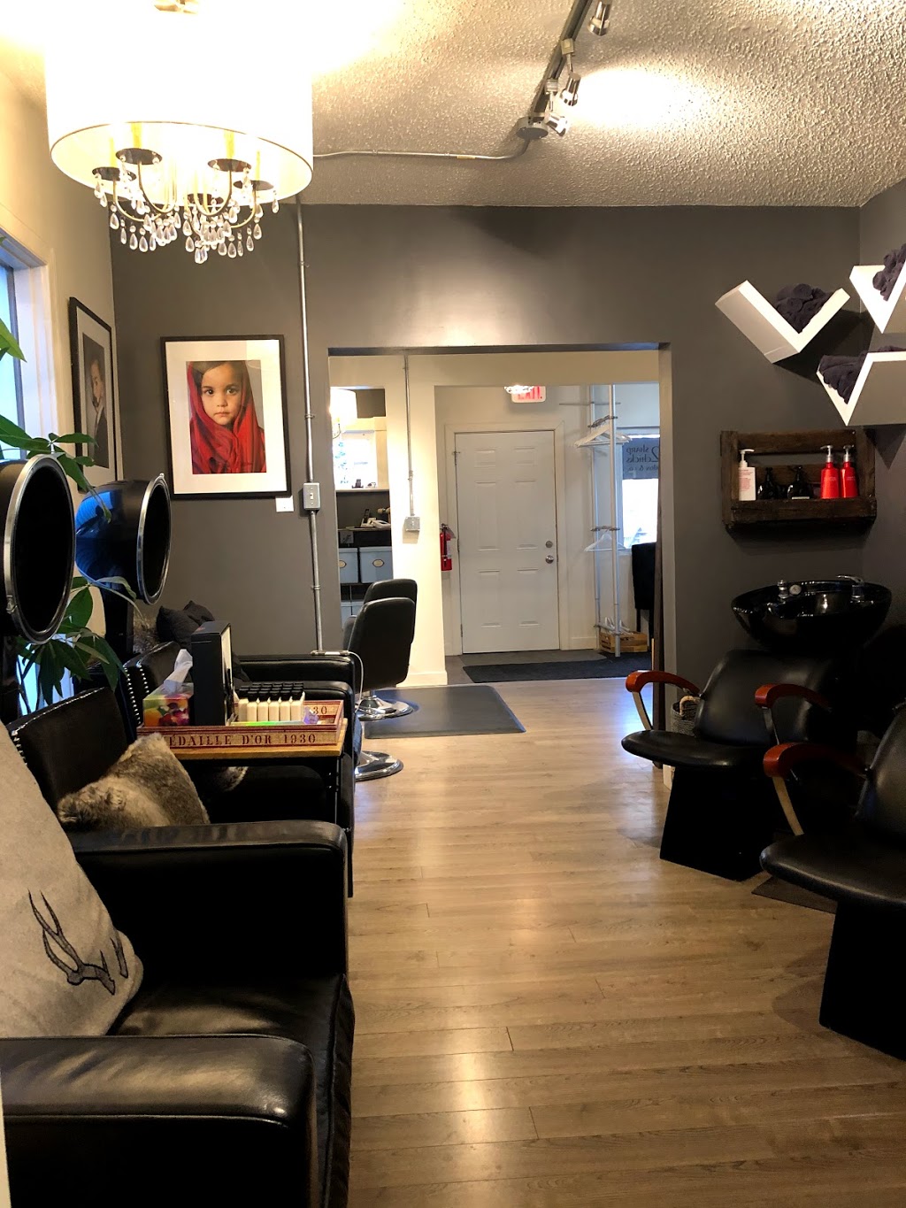 2 Sharp Chicks Salon & Co | 1913 34 Ave SW, Calgary, AB T2T 2C2, Canada | Phone: (403) 719-0233
