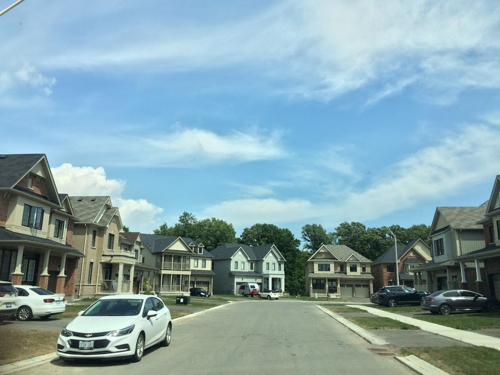 Fantasy Holidays Beautiful Buckeye Vacation Home | Buckeye Crescent, Niagara Falls, ON L2H 2Y6, Canada | Phone: (905) 359-3997