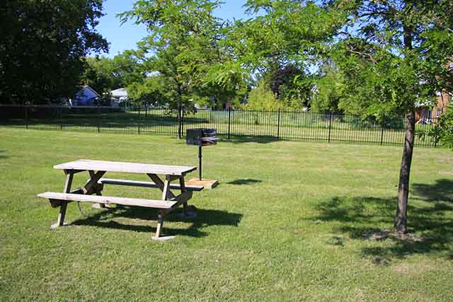 High Park Apartments | 755 Roger St, Sarnia, ON N7S 2S8, Canada | Phone: (519) 344-6124