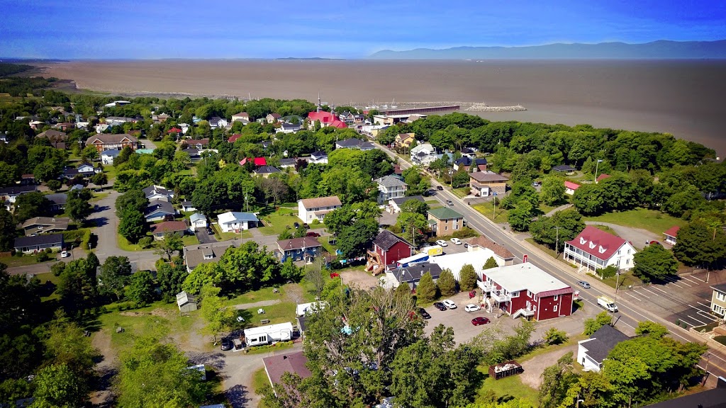 Camping Au Bonnet Rouge | 76 Avenue de Gaspé E, Saint-Jean-Port-Joli, QC G0R 3G0, Canada | Phone: (418) 598-1919