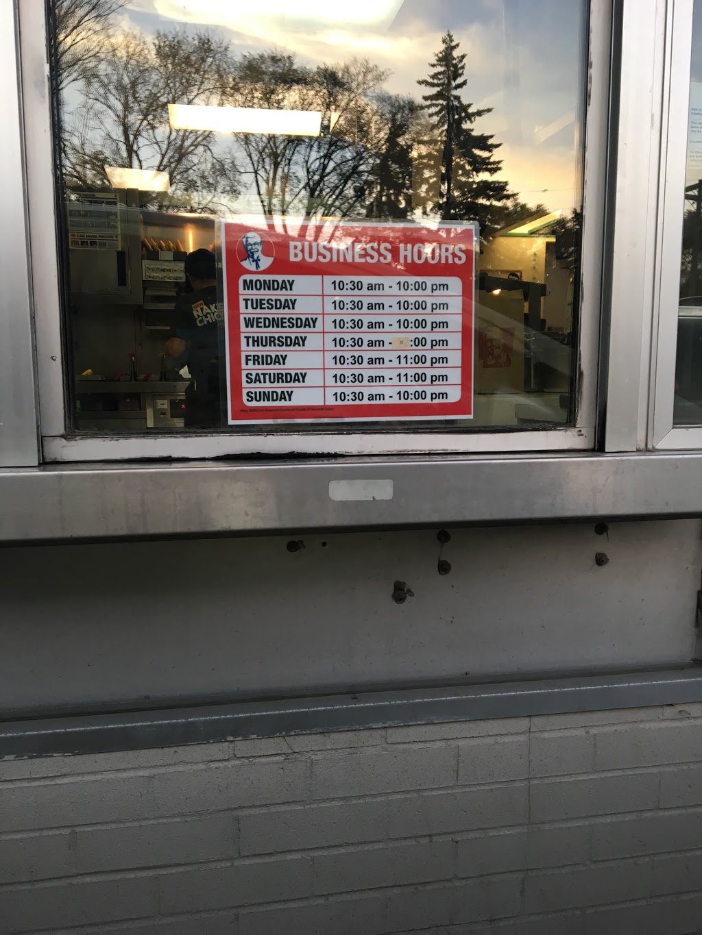 Taco Bell | 679 Henderson Hwy, Winnipeg, MB R2K 2J7, Canada | Phone: (204) 987-8206